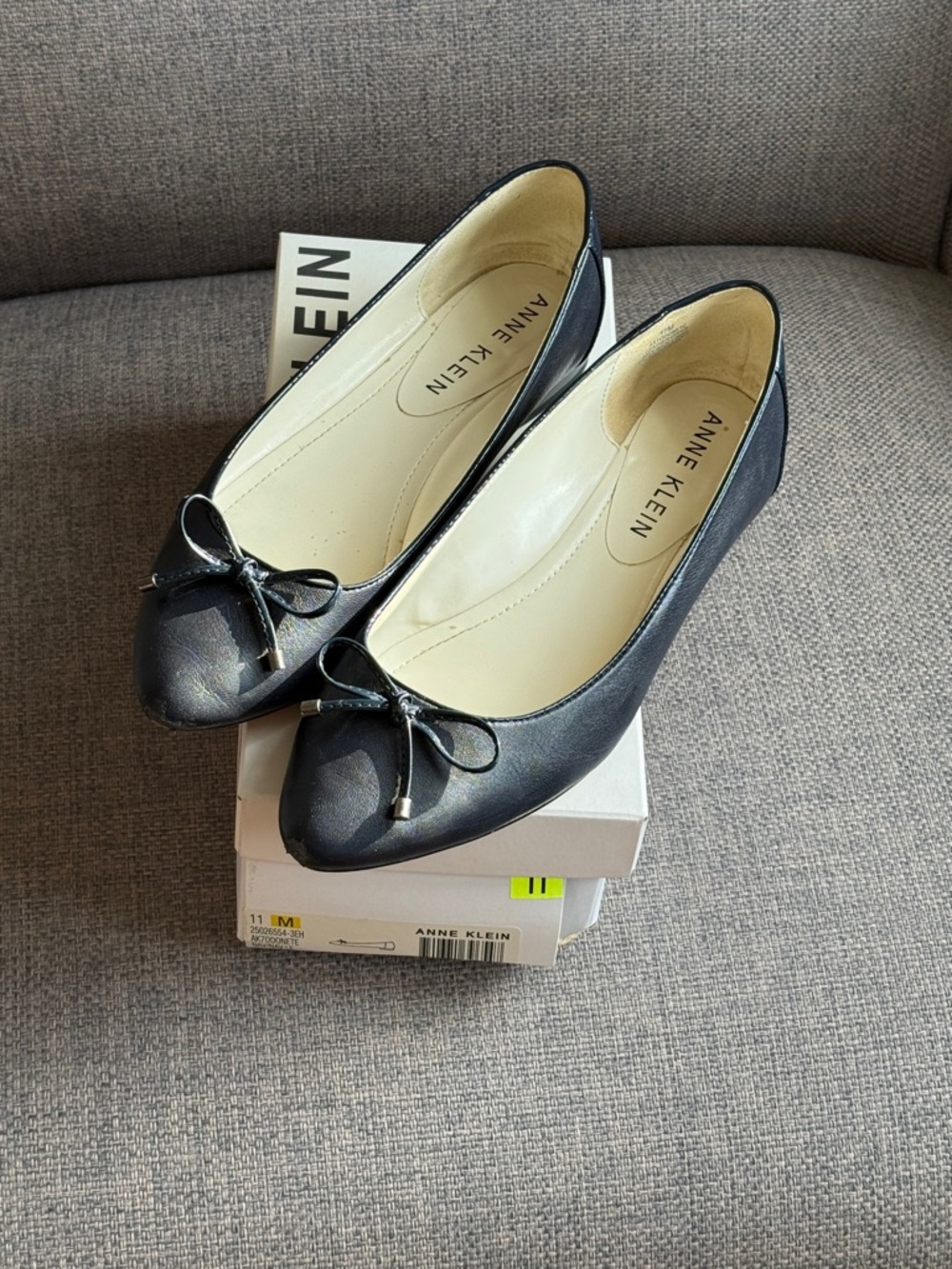 Anne Klein Navy Blue Bow Accent Leather Flats sz 11